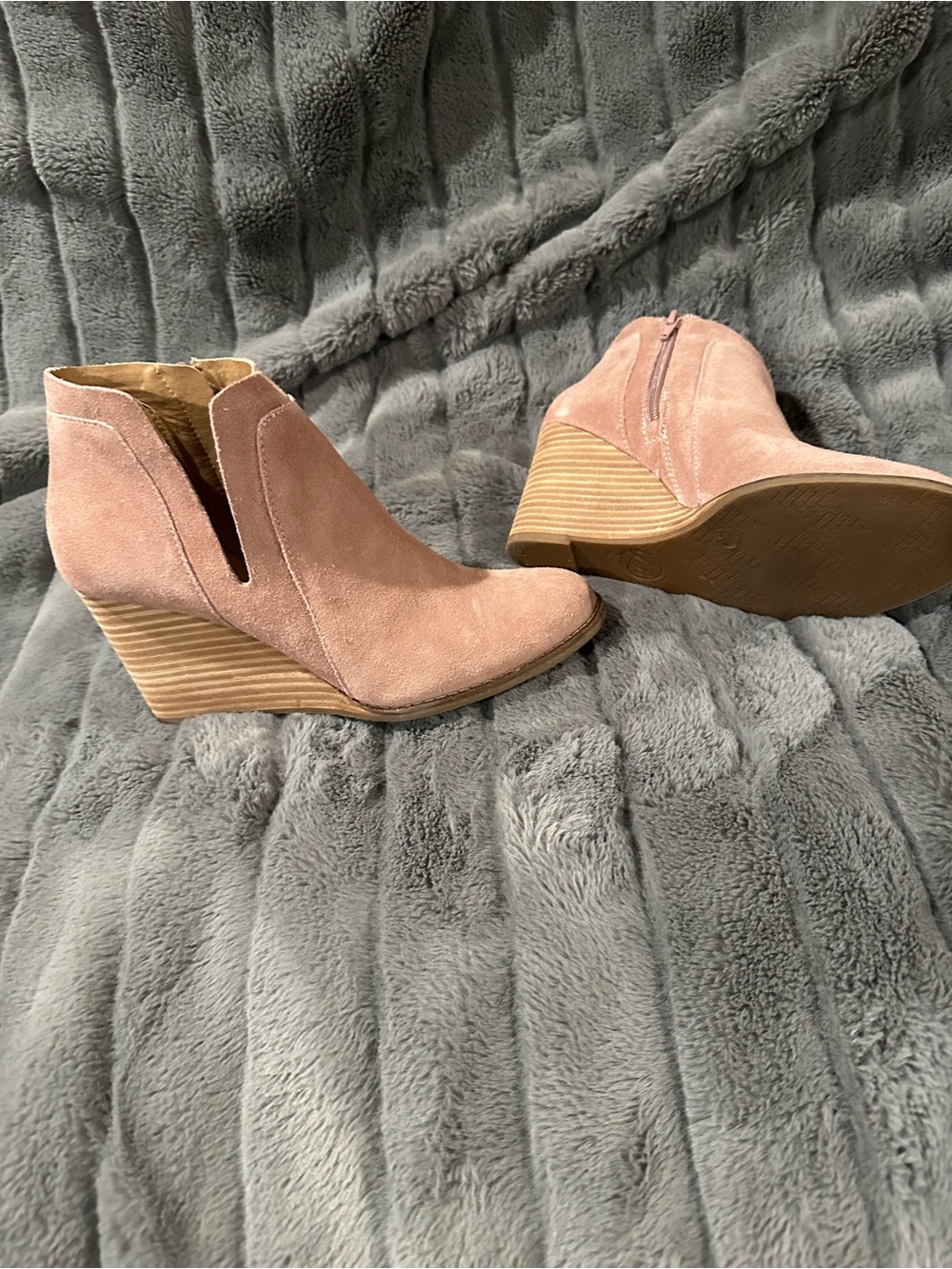 Lucky Brand Blush Suede Wedge Ankle Booties - Picture 2 of 3